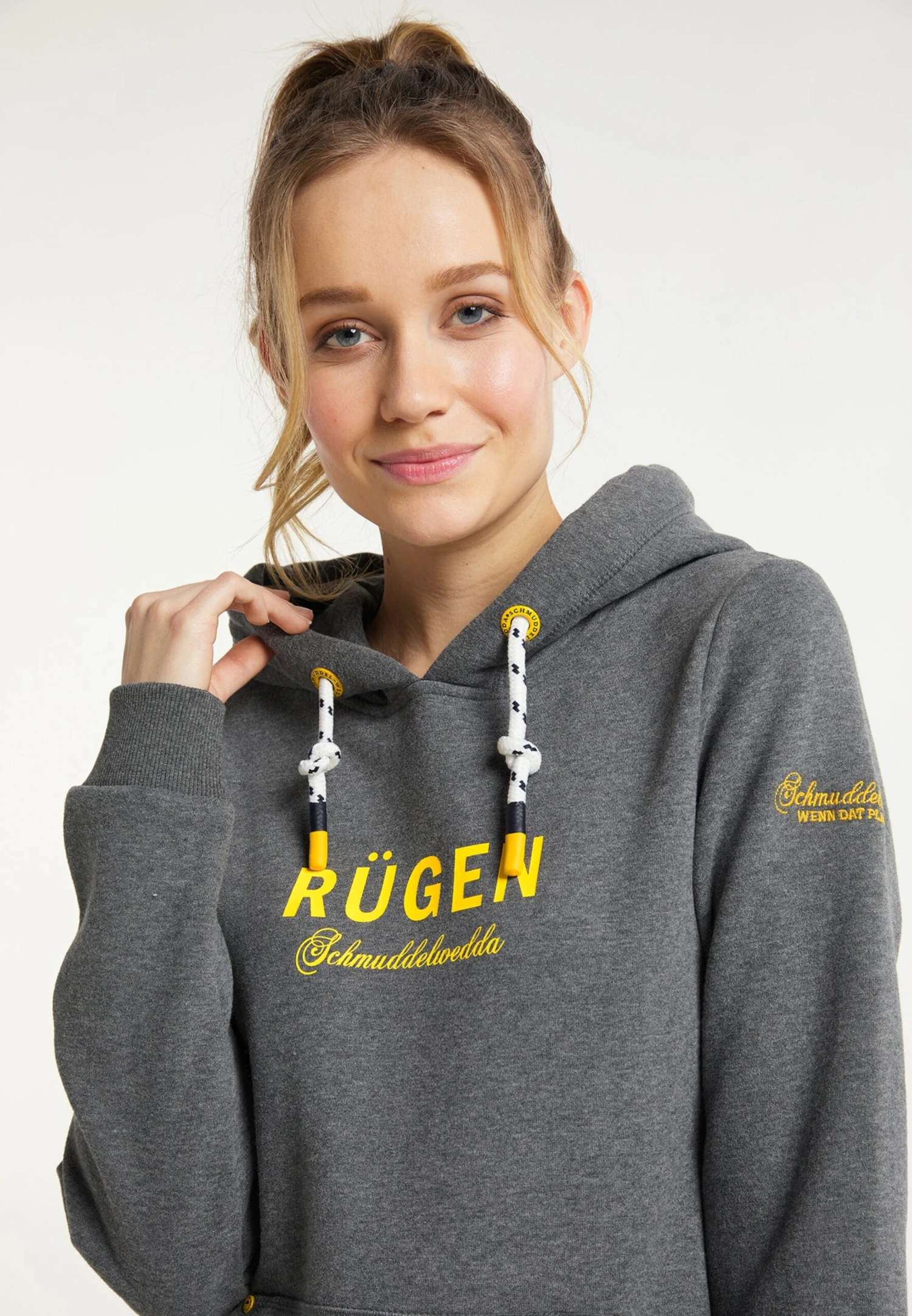 Sweats à capuche Sweat-shirt Rügen Femme gris chiné Schmuddelwedda Sweats à Capuche Sweat-shirt Rügen Femme Gris Chiné -Schmuddelwedda 342e05b02b6642aa90ea9b1dada47ac2 scaled