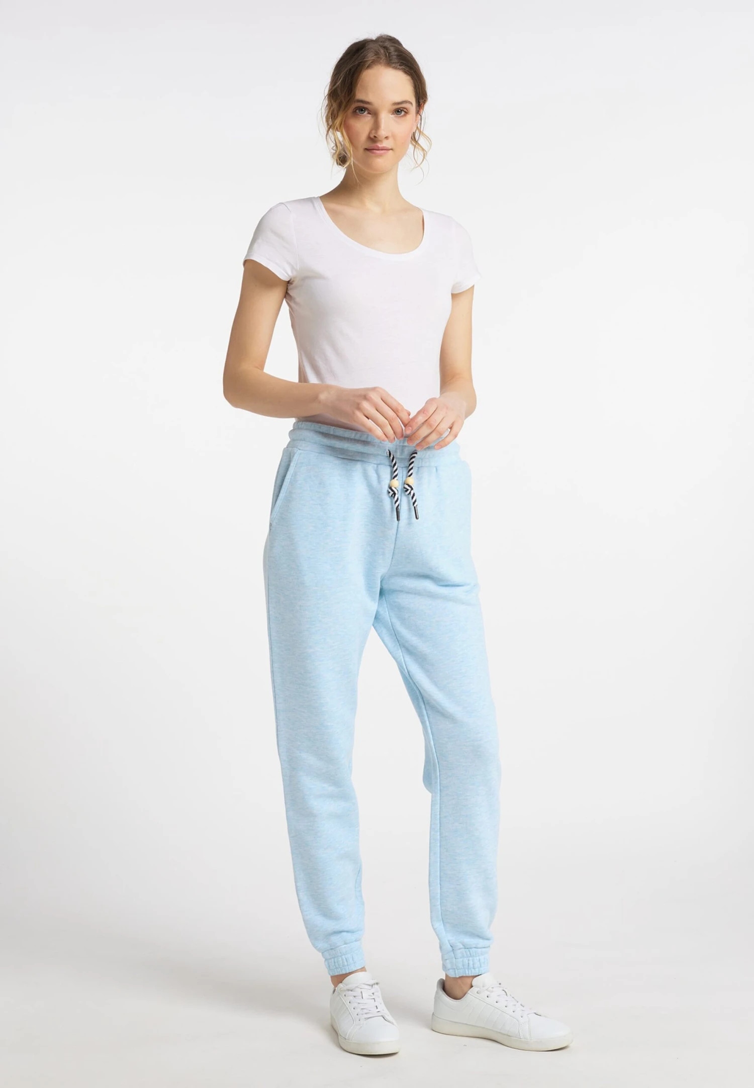 Pantalons de survêtement Effilé Pantalon Nahima Femme bleu clair Schmuddelwedda Pantalons De Survêtement Effilé Pantalon Nahima Femme Bleu Clair -Schmuddelwedda 80803835eab295c3423683dae543399f scaled