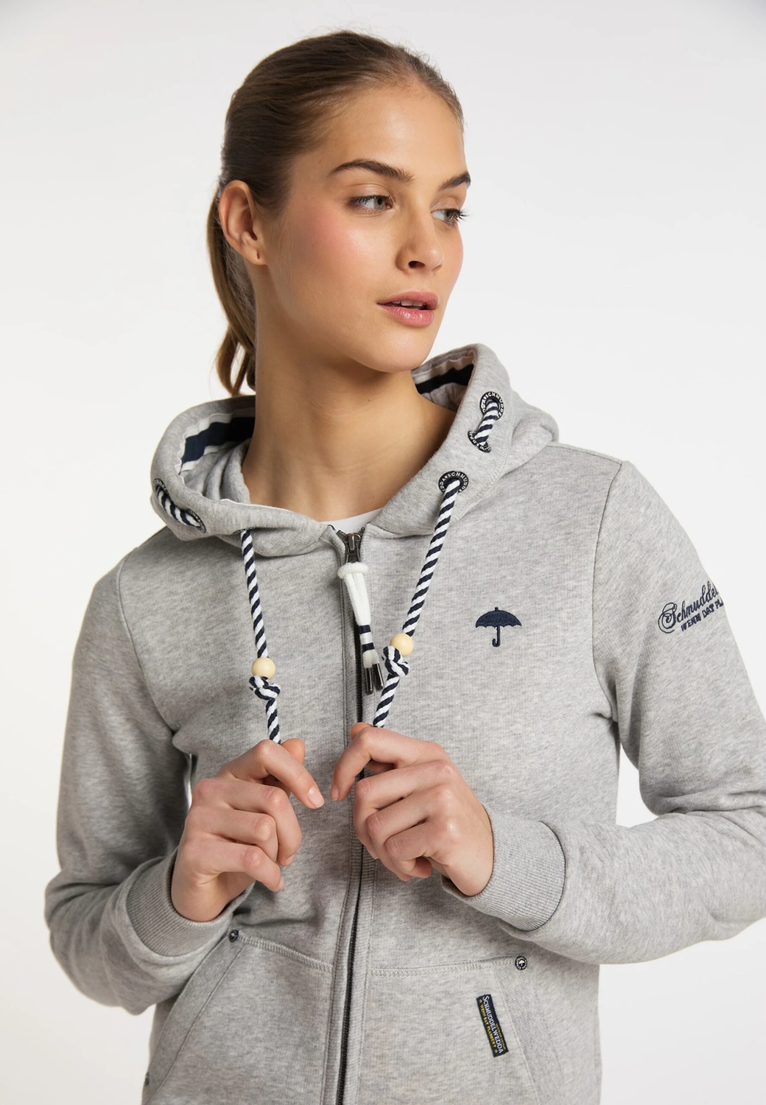 Sweats zippés Veste de survêtement Nahima Femme gris clair Schmuddelwedda Sweats Zippés Veste De Survêtement Nahima Femme Gris Clair -Schmuddelwedda 891a3f0f259eee6ca255d25fc1623c7f scaled