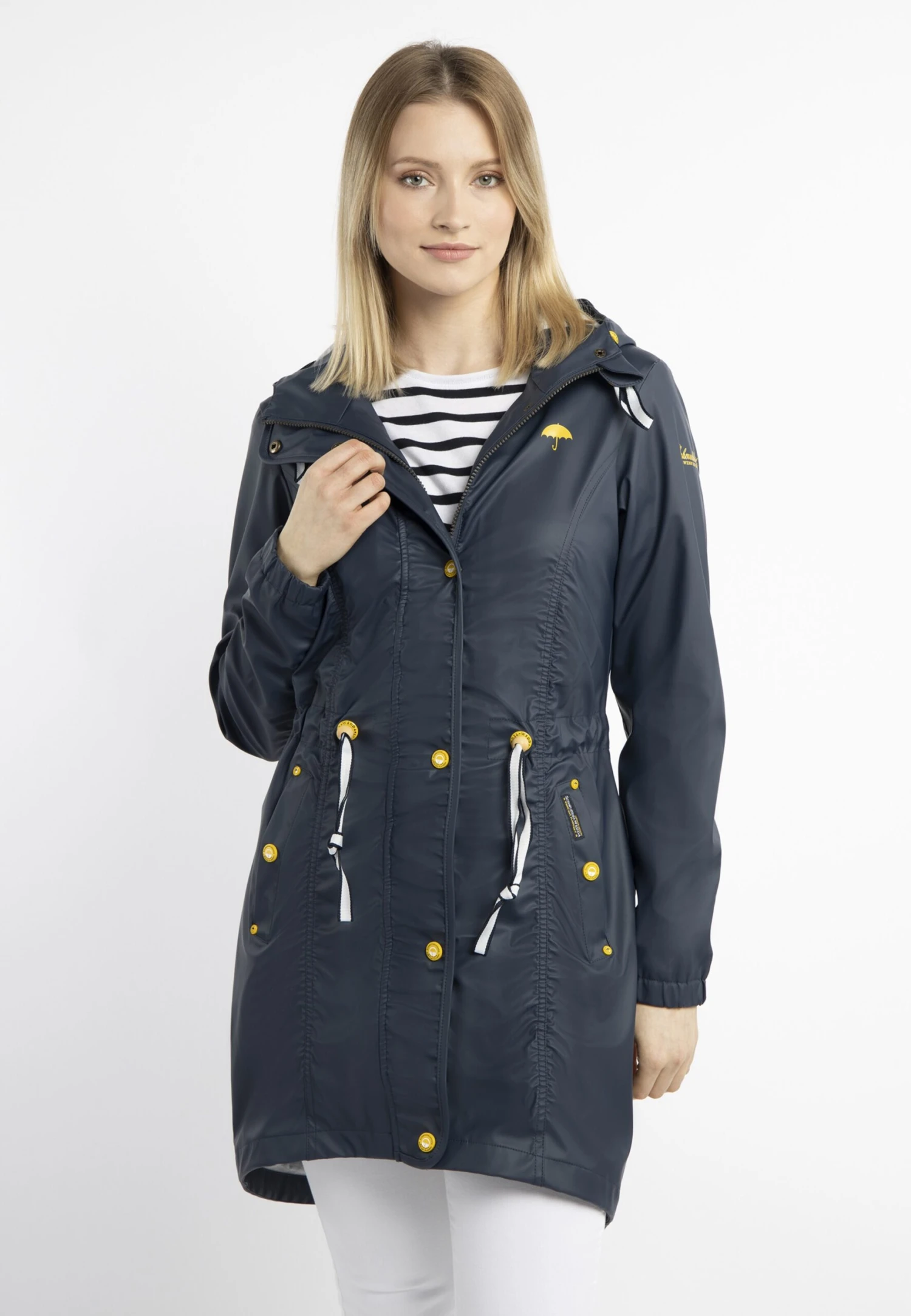 Manteaux de pluie Manteau fonctionnel Femme bleu nuit Schmuddelwedda Manteaux De Pluie Manteau Fonctionnel Femme Bleu Nuit -Schmuddelwedda aa90def7e4beda250133d07a544b524d 1 scaled