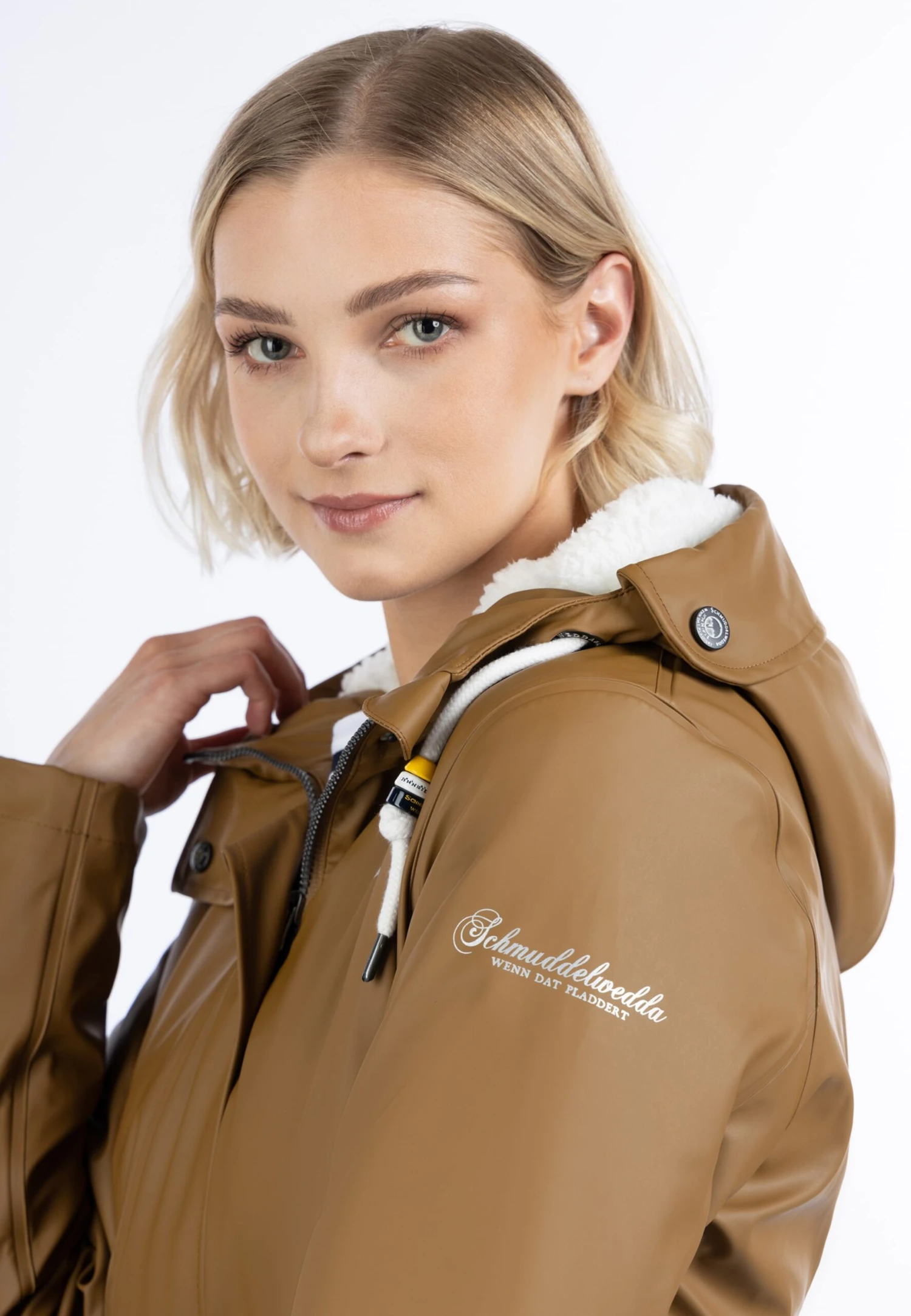 Manteaux de pluie Manteau fonctionnel Femme sable Schmuddelwedda Manteaux De Pluie Manteau Fonctionnel Femme Sable -Schmuddelwedda d0c138c913f497911e6ca67c6520aa6d scaled